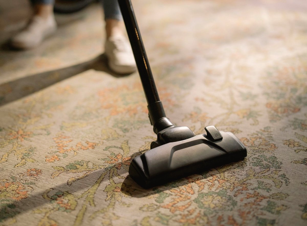 Vacuum cleaner head on a patterned living room carpet